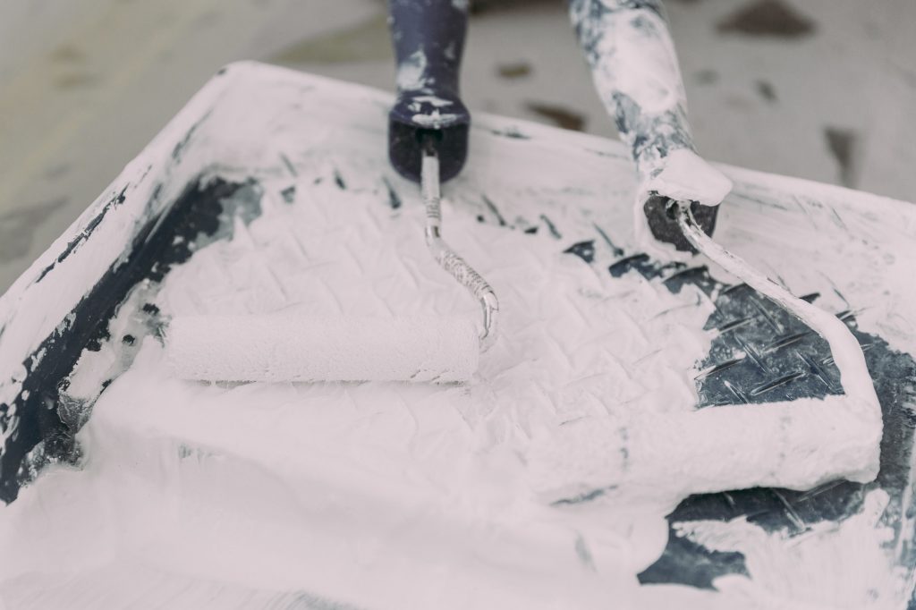 rollers for painting walls in white paint